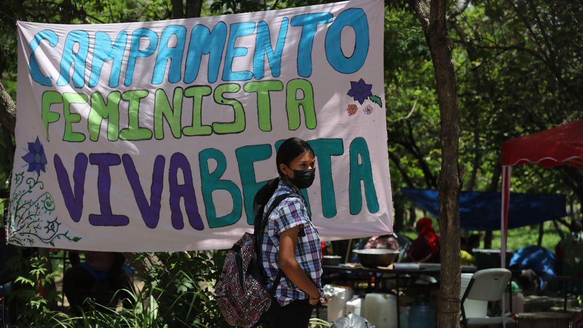 Honduras: Hija de Bertha Cáceres condena irregularidades en juicio de presunto asesino ambientalista |  Comunidad