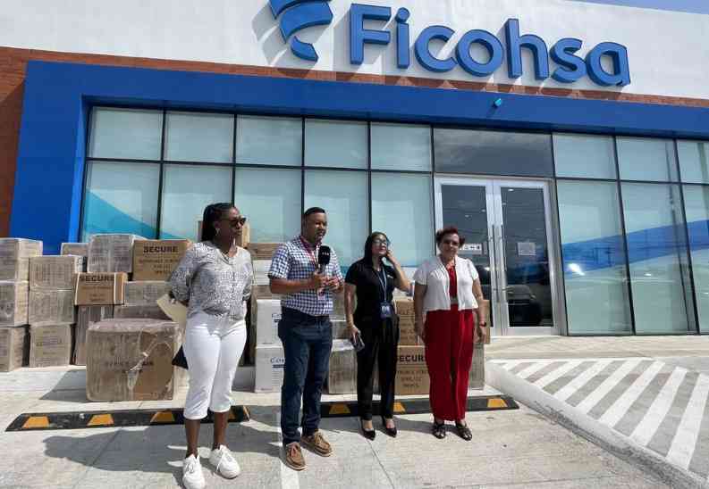 Fundación Ficohsa apoya con suministros médicos al hospital provisional de Roatán