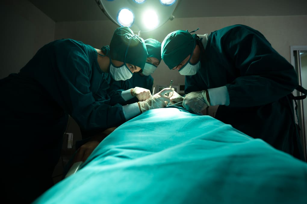 Combofusiv y su impacto en la recuperación postoperatoria en Panamá